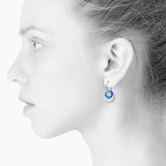 Creolen-Ohrringe Bloom. Großes Modell. Königsblau. Sterlingsilber. Scherning Kopenhagen