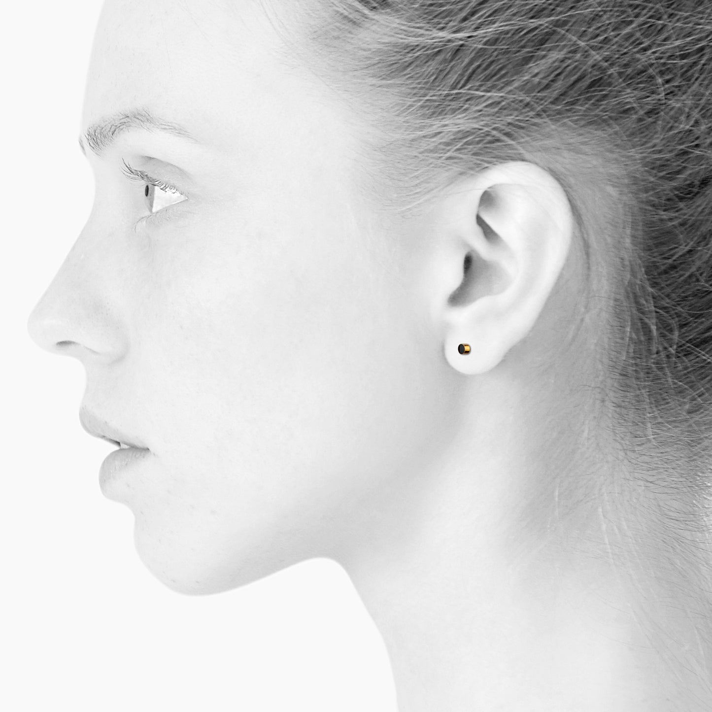 Sign Nano ørestikker. Unisex. Sort. Forgyldt sterling sølv. Scherning København