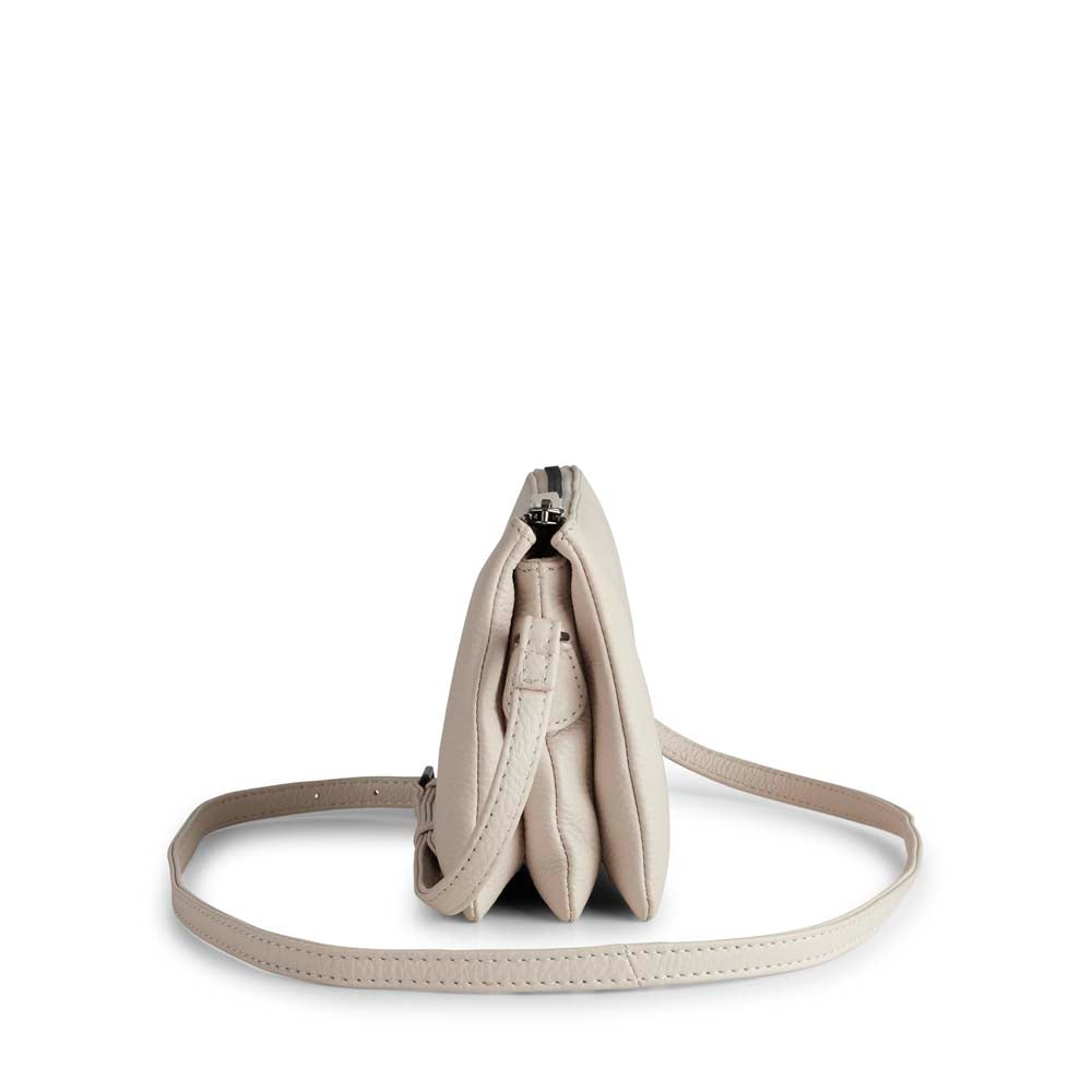 VeraMBG Crossbody taske. White Sand. Læder grain. Markberg