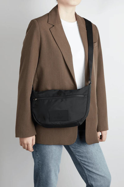 CasieMBG Große Umhängetasche. Unisex. Schwarz. Recyceltes Polyester. Markberg