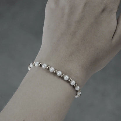 Joy Elastic Pearl Mix, wasserfestes Armband. 18 Karat vergoldet. Dänisch, Kopenhagen.