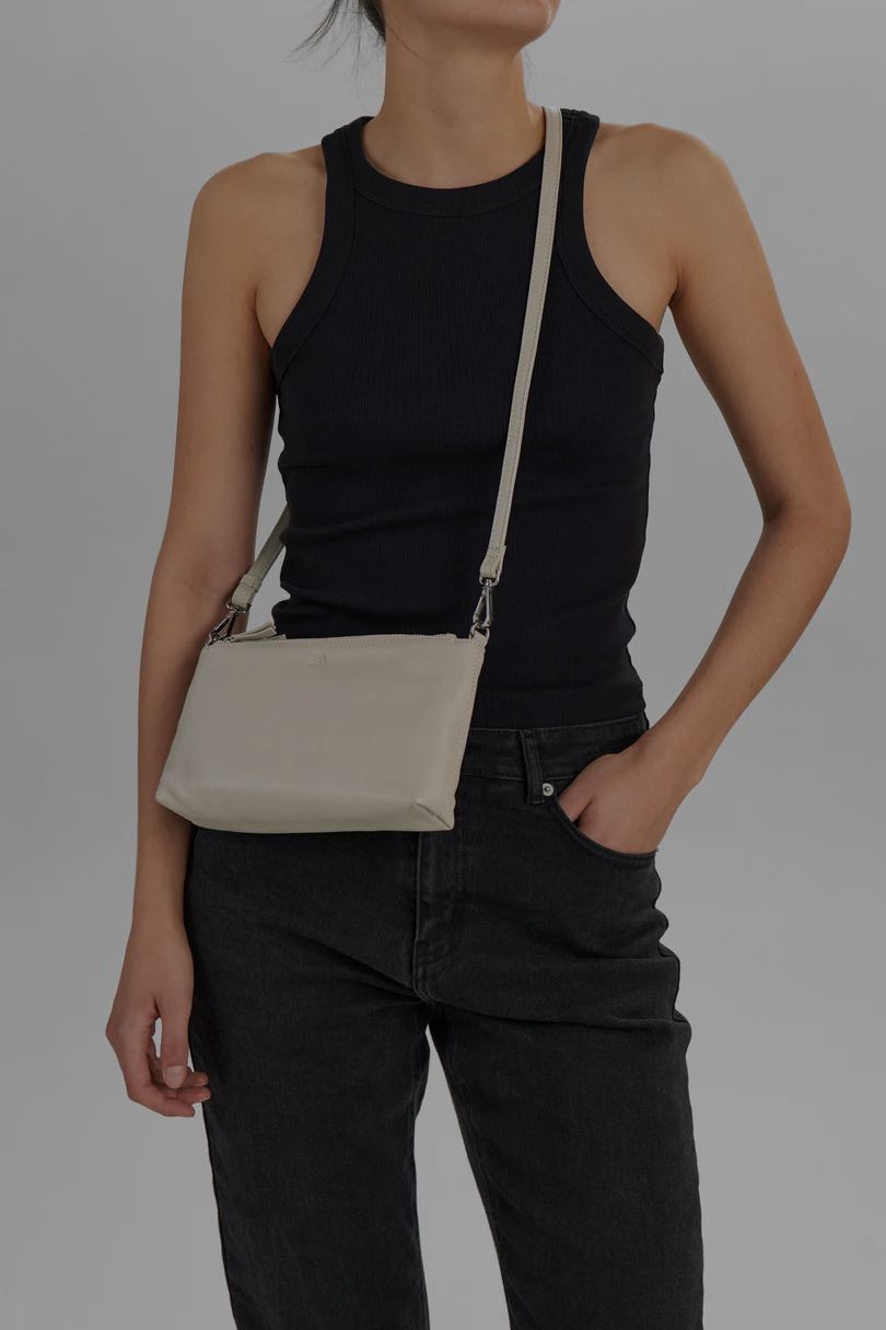 Sac bandoulière MikalaMBG. Sable blanc. Cuir. Markberg