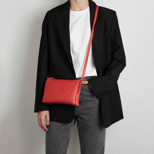 VeraMBG Crossbody bag. Grenadine. Leather grain. Markberg