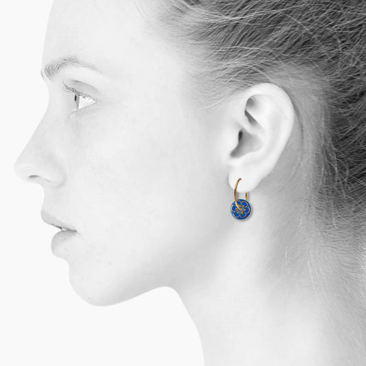 Flora lille creol øreringe. Royal blue. Forgyldt sterling sølv. Scherning København