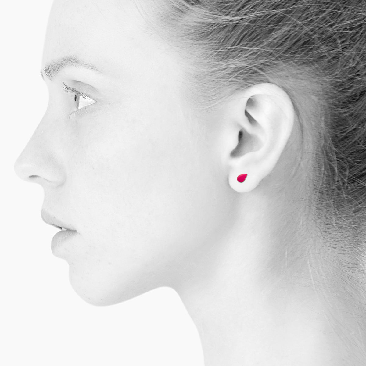 Spot-Ohrstecker. Winziger Tropfen. Vergoldet. Rosa. Scherning Kopenhagen